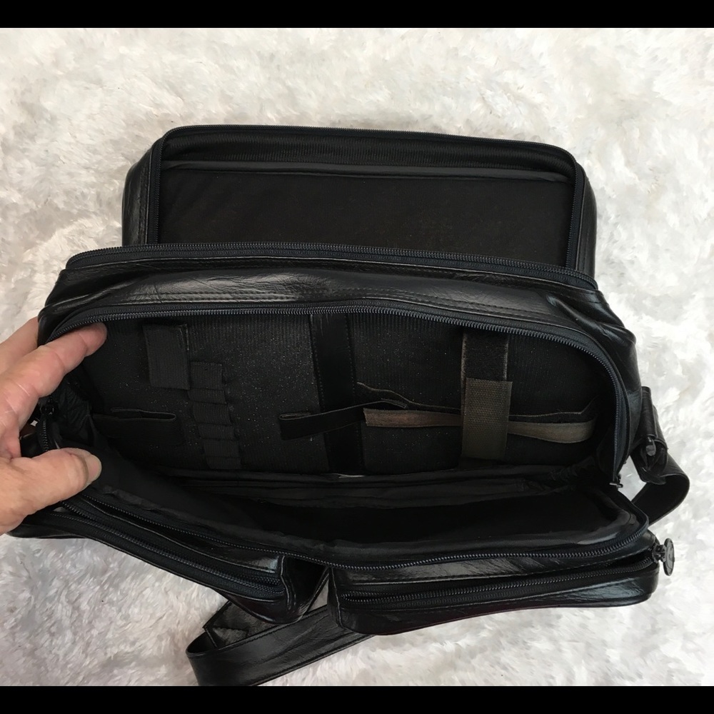 Laredo Messenger/Camera Multi Compartments Bag - image 3